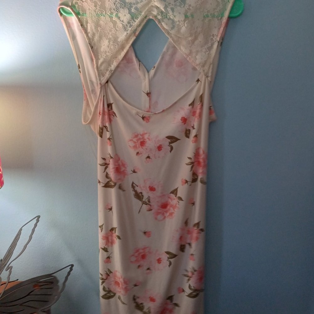 Dress - Picture 3 of 3